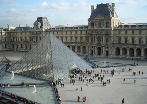Назначение пирамиды Лувра