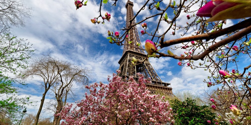 Погода в Париже весной
