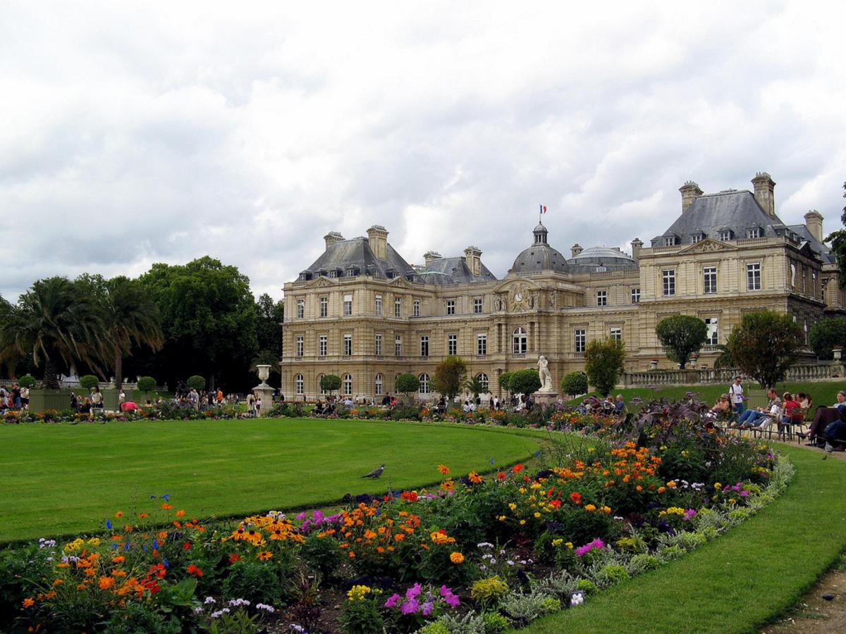 Jardins de paris. Люксембургский сад Париж Франция. Парки Парижа Люксембургский парк. Дворец Люксембург в Париже. Люксембургский сад сады и парки Парижа.