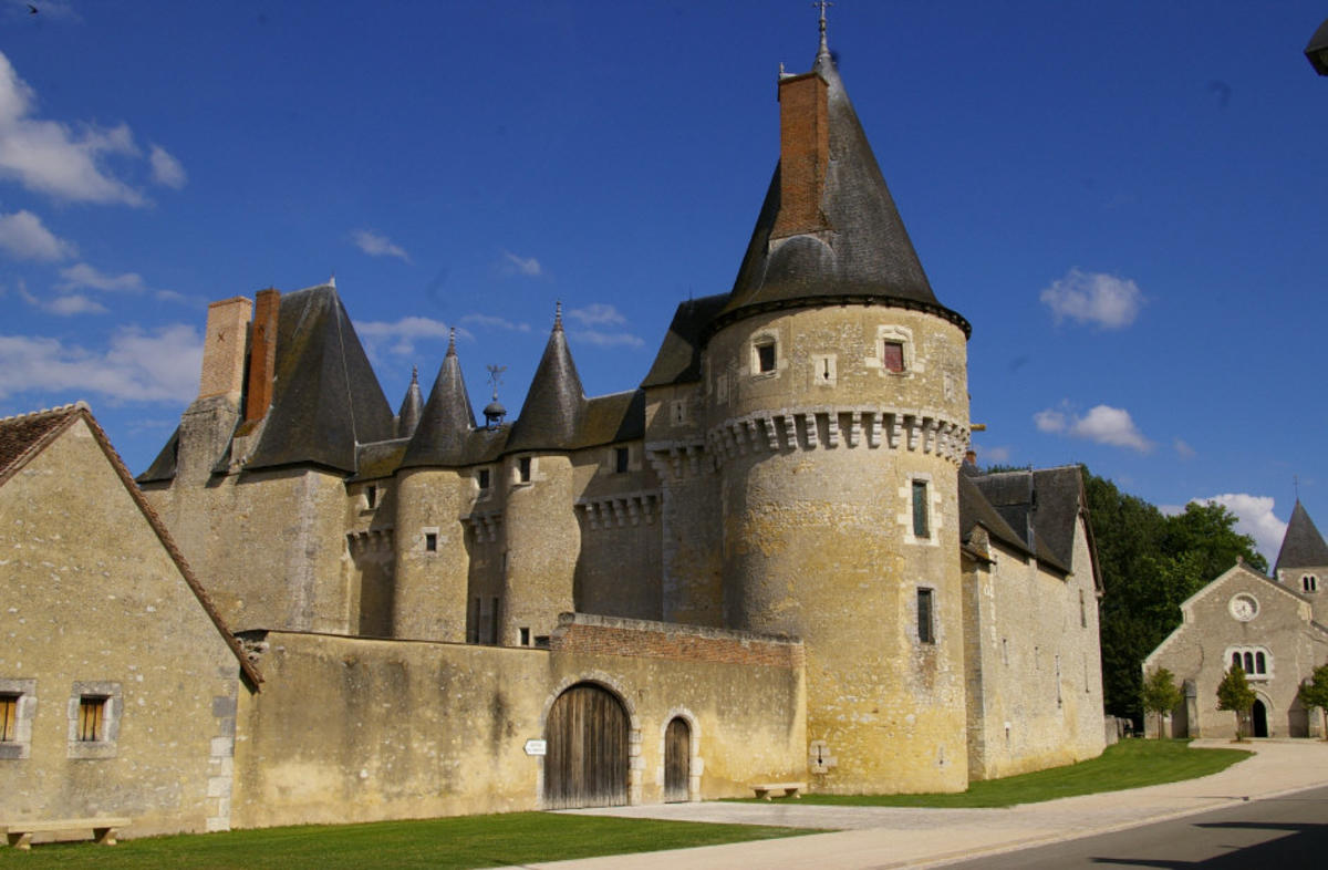 Замки сюр. Фужер сюр Бьевр. Fougere Castle. Фужер Франция. Бьевр город во Франции.